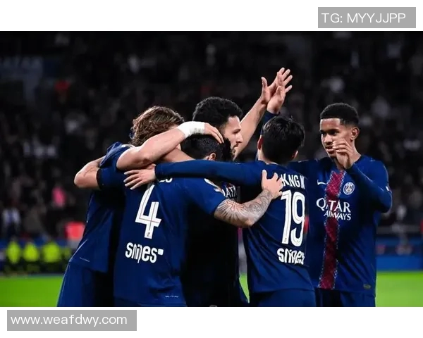 英超新赛季揭幕战:巴黎圣日耳曼对阵曼联,激烈对决引燃球迷热情 英超新赛季揭幕战:巴黎圣日耳曼对阵曼联,激烈对决引燃球迷热情