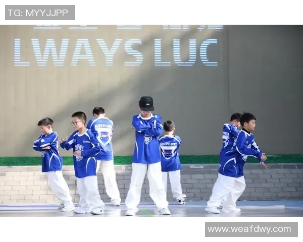 街舞盛宴:深入成都街舞队的热情与创意之旅 街舞盛宴:深入成都街舞队的热情与创意之旅